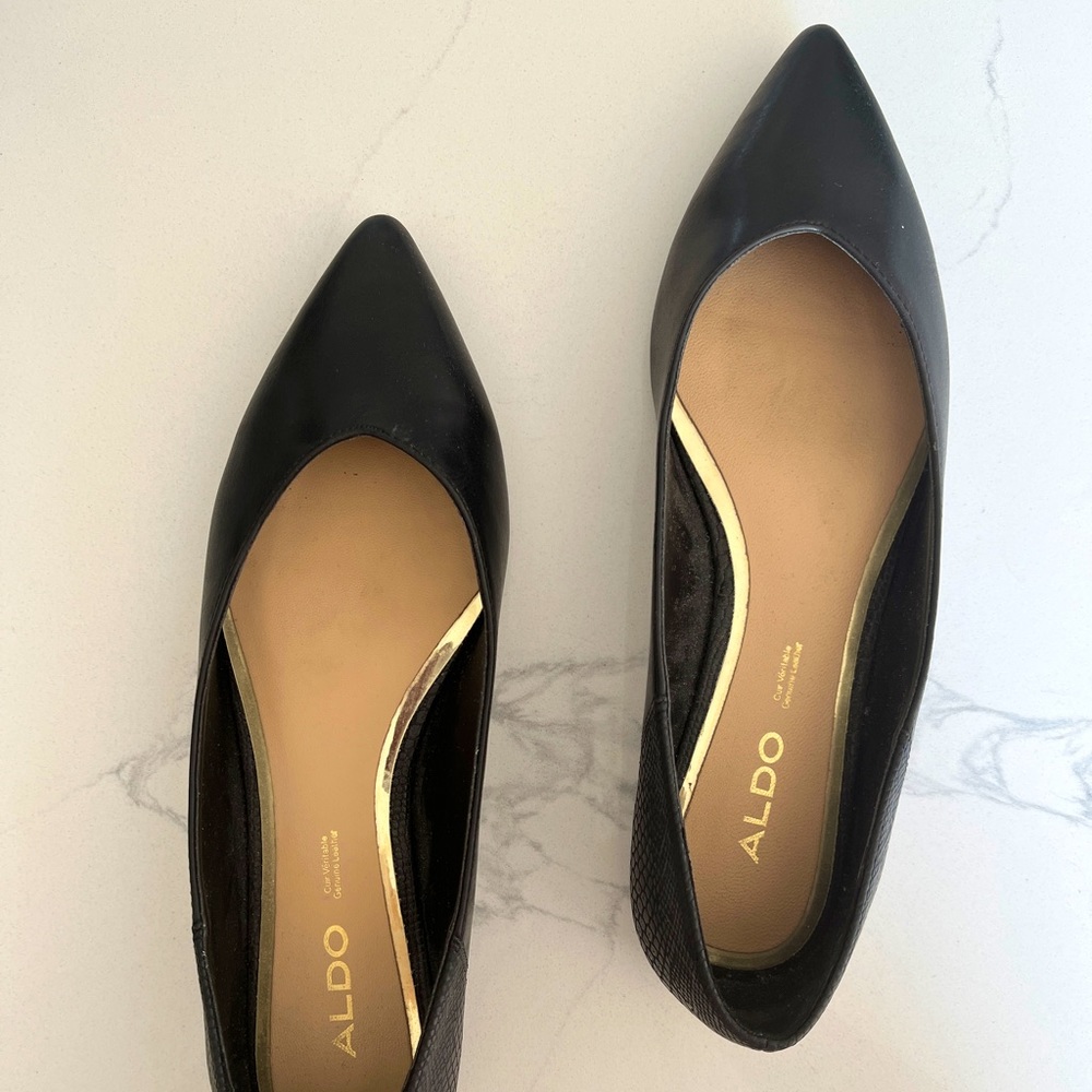Aldo pointed black leather pumps